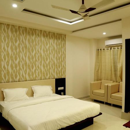 Hotel Kamad Giri,Ujjain Eksteriør billede