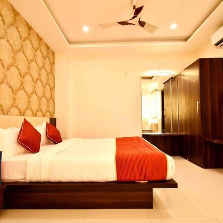 Hotel Kamad Giri,Ujjain Eksteriør billede