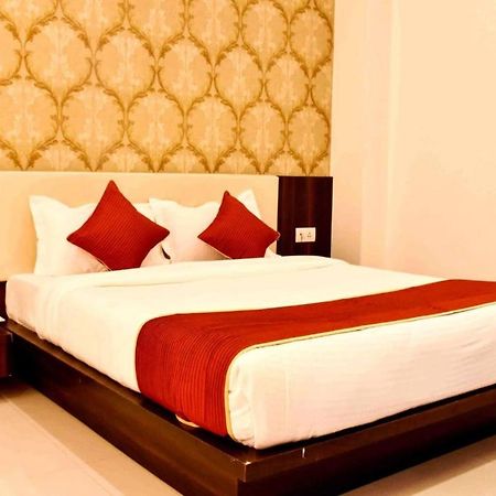 Hotel Kamad Giri,Ujjain Eksteriør billede