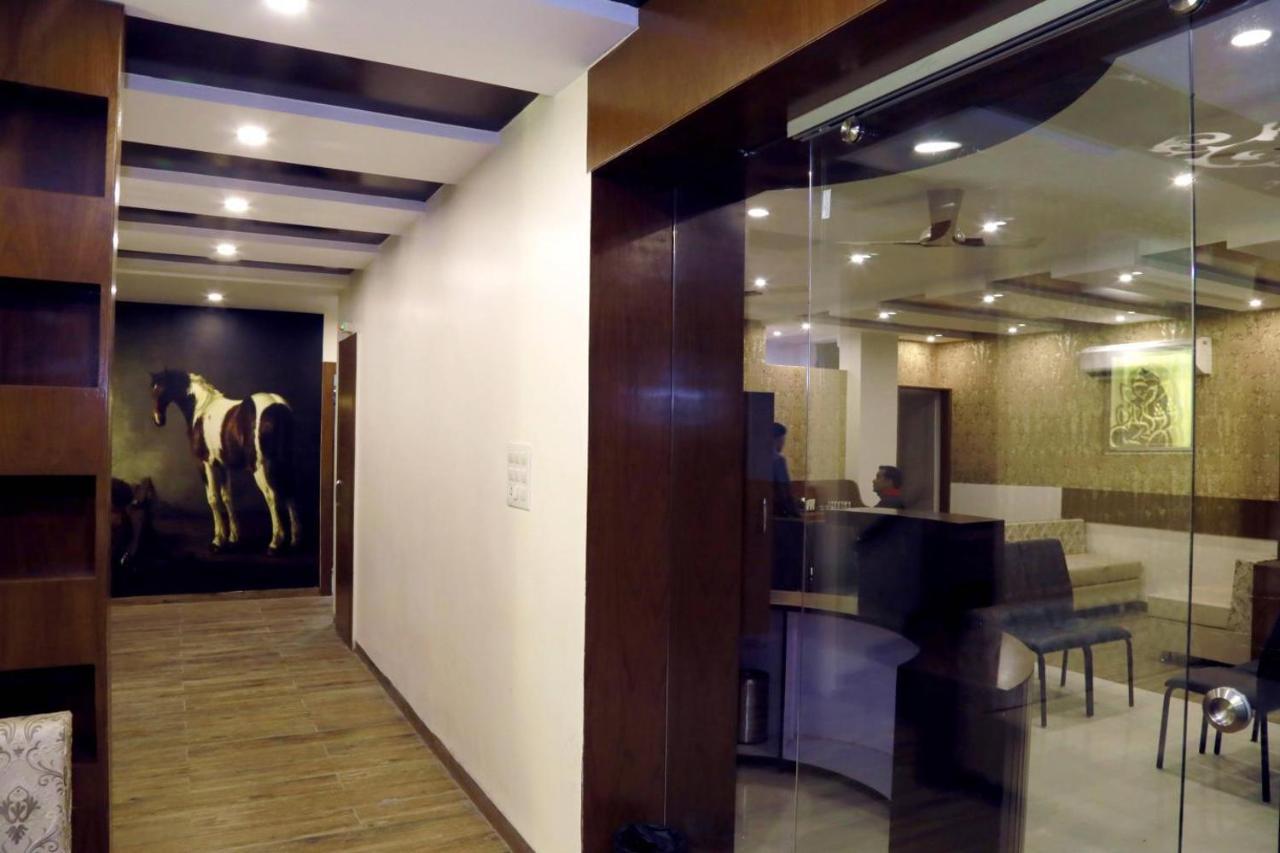 Hotel Kamad Giri,Ujjain Eksteriør billede