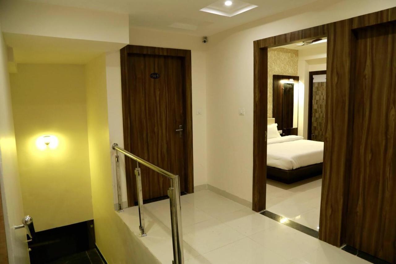Hotel Kamad Giri,Ujjain Eksteriør billede