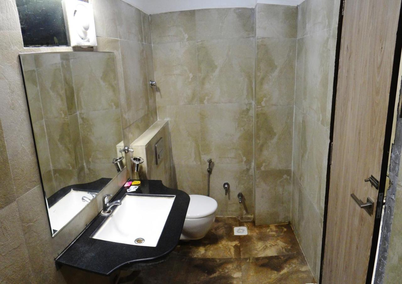 Hotel Kamad Giri,Ujjain Eksteriør billede