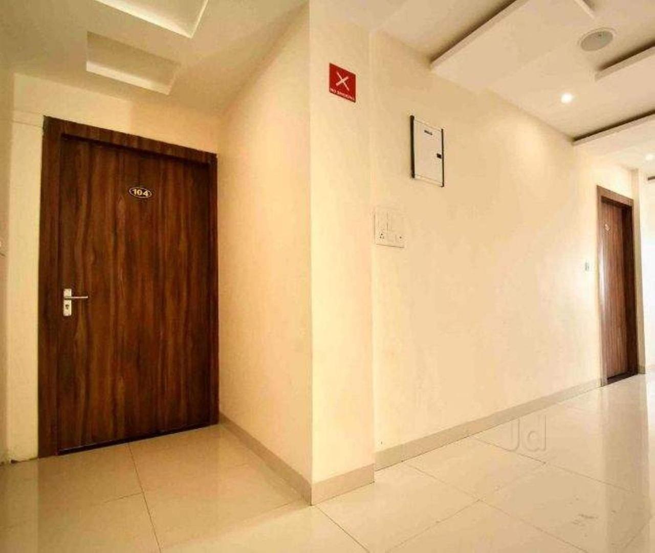Hotel Kamad Giri,Ujjain Eksteriør billede