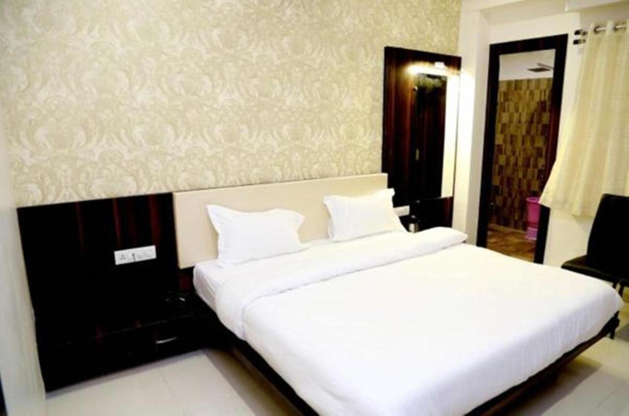 Hotel Kamad Giri,Ujjain Eksteriør billede