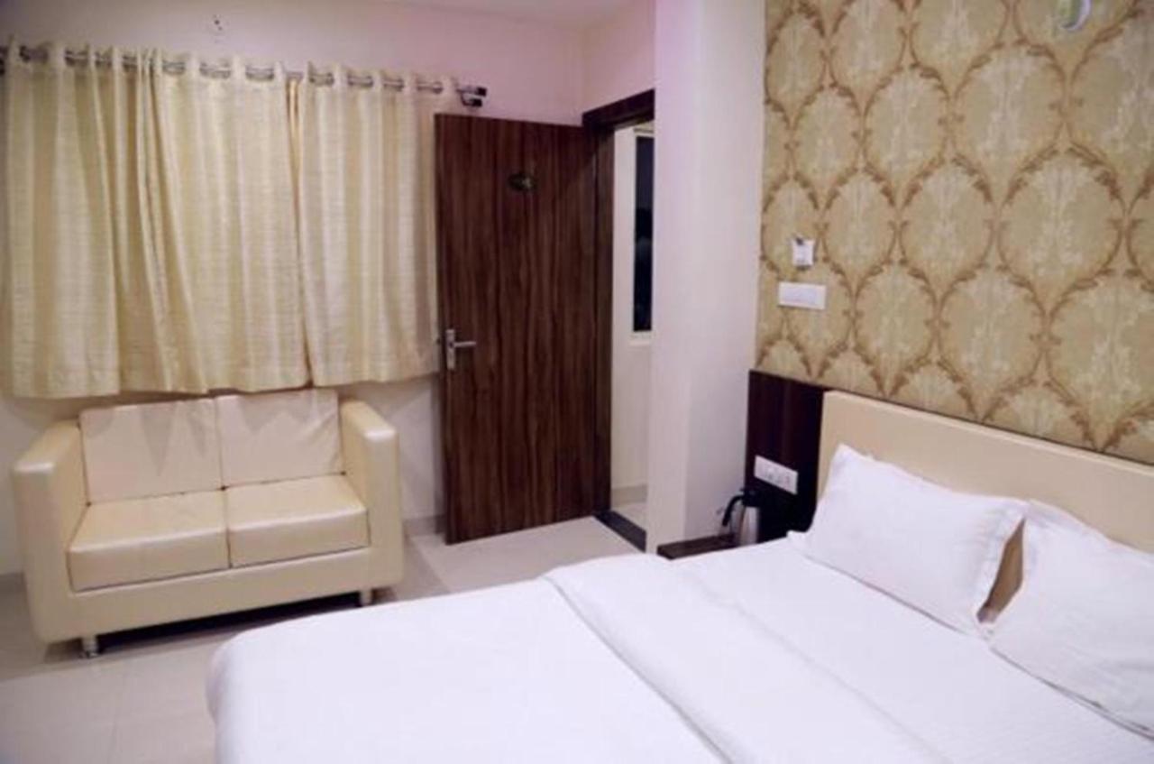 Hotel Kamad Giri,Ujjain Eksteriør billede
