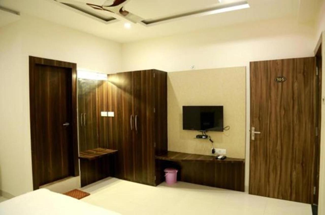 Hotel Kamad Giri,Ujjain Eksteriør billede