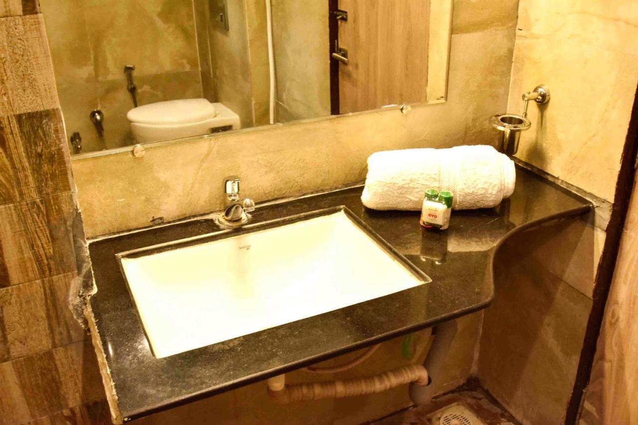 Hotel Kamad Giri,Ujjain Eksteriør billede